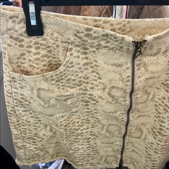 Animal Print Mini Skirt with Front Zipper - Picture 2 of 4